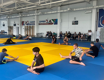 Для несовершеннолетних Кавказского района проведен мастер-класс по самбо