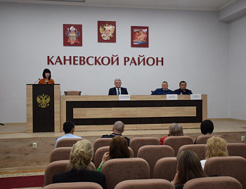 В Каневском районе состоялось внеочередное заседание комиссии по делам несовершеннолетних и защите их прав с участием главы района, прокурора и руководителя межрайонного следственного отдела