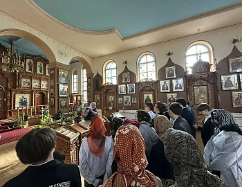 Подростки Успенского района посетили Храм Успения Пресвятой Богородицы