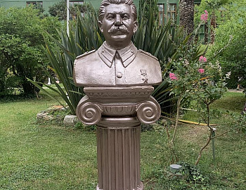 В Сочи для детей и семей, нуждающихся в особой заботе государства, организована экскурсия в дом-музей «Дача Сталина»