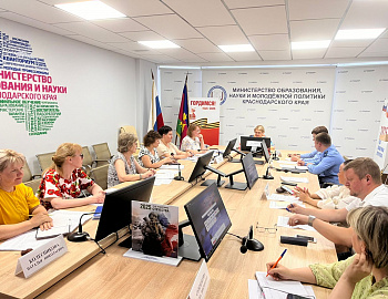 В Прикубанском округе города Краснодара представители краевой власти, прокуратуры и профильных медицинских учреждений сформировали стратегию по противодействию суицидальным проявлениям у подростков