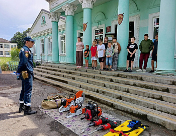 В Староминском районе спасатели «Кубань-СПАС» проводятся практические занятия с участием несовершеннолетних