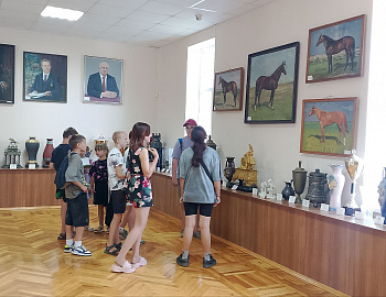 Для несовершеннолетних Гулькевичского района организована незабываемая поездка на Конный завод «Восход»