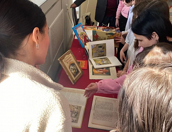 Для студентов Кореновского района организована выставка «Духовных книг божественная мудрость»