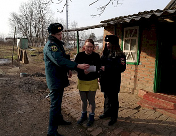 В Ленинградском районе проведены рейды в семьи социального риска