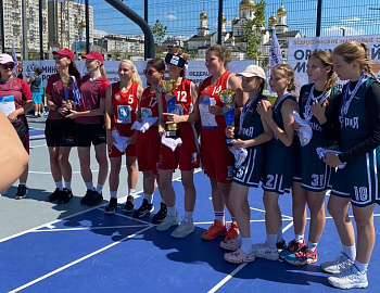 Баскетболистки Темрюкского района завоевали «серебро» «Оранжевого мяча» в День физкультурника