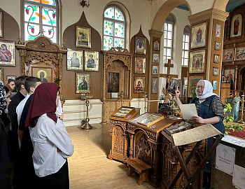 Подростки Успенского района посетили Храм Успения Пресвятой Богородицы