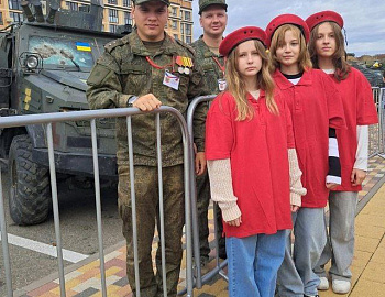 Школьники Гулькевичского района посетили выставку трофейного вооружения НАТО «Сила V правде – гордость и победа»