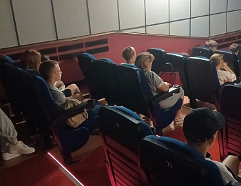 В Мостовском районе проведено киномероприятие «Стройка века»