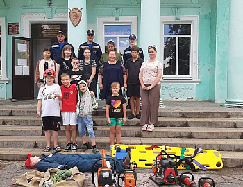 В Староминском районе спасатели «Кубань-СПАС» проводятся практические занятия с участием несовершеннолетних