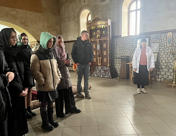 Несовершеннолетние Мостовского района посетили Архиерейское подворье при Воскресенско-Михайловском храме