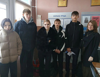 В Ейском районе организована работа по временному трудоустройству несовершеннолетних