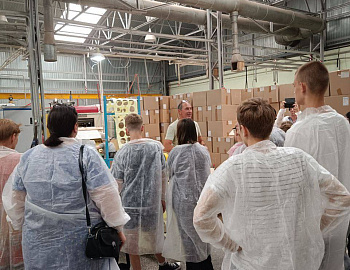 Для ребят из Кореновского района организована экскурсия на предприятие по производству пластиковой упаковки "Мастер-пак"