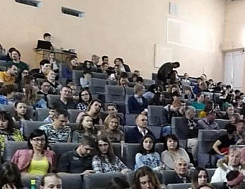 В Новороссийске подростки посетили спектакль "Список Шиндлера"