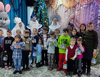 Новогодние елки для детей проводятся в Краснодаре