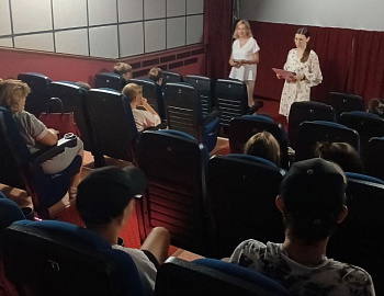 В Мостовском районе проведено киномероприятие «Стройка века»