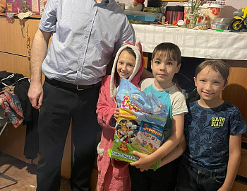 Маленьким жителям Центрального округа города Краснодара вручены сладкие подарки