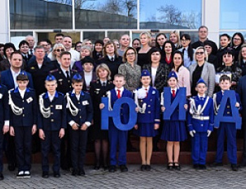 �� ������ ������ ������������� �����������, ����������� 50-����� ���� ����������� ��������