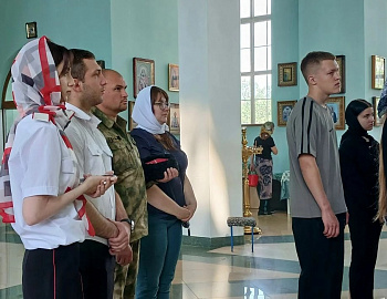 Молодежь Гулькевичского района посетила Свято-Троицкий храм