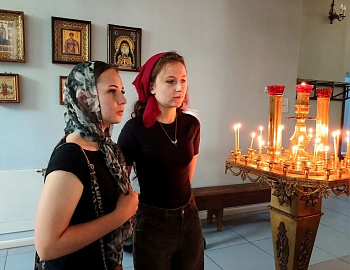 Молодежь Гулькевичского района посетила Свято-Троицкий храм