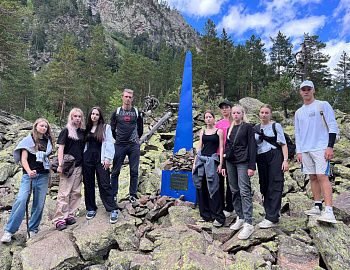 Подростки Гулькевичского района совершили однодневный поход в поселок Домбай