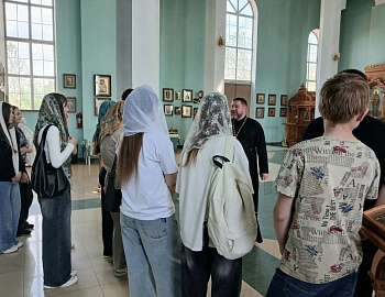 Молодежь Гулькевичского района посетила Свято-Троицкий храм