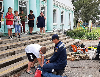 В Староминском районе спасатели «Кубань-СПАС» проводятся практические занятия с участием несовершеннолетних