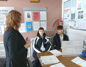 В Ейском районе организована работа по временному трудоустройству несовершеннолетних