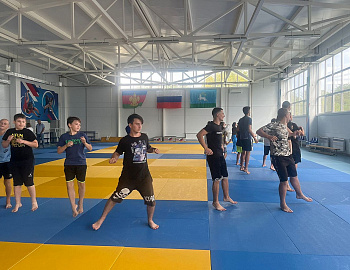 Для несовершеннолетних Кавказского района проведен мастер-класс по самбо