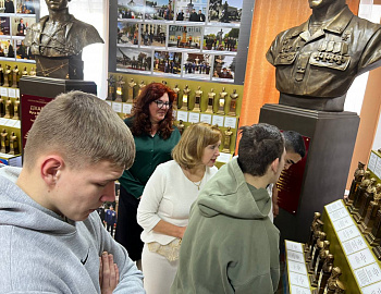 Школьники Кавказского района посетили передвижную выставку «Памяти павших, во славу живых»