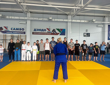 Для несовершеннолетних Кавказского района проведен мастер-класс по самбо