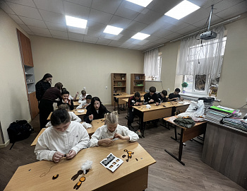 Для школьников Центрального внутригородского округа города Краснодара проведен мастер-класс по созданию мягкой игрушки «Чебурашка»
