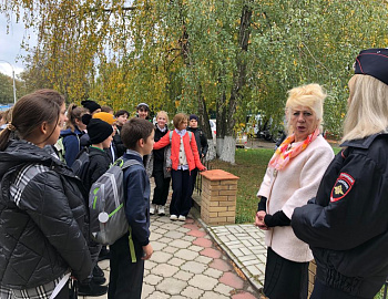 Полицейские Тбилисского района провели экскурсию для школьников по отделу полиции Тбилисского района