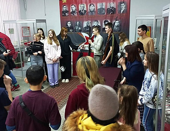 � ������ �������������� ���� ������������ ����������� � 80-����� ������������ �� �������-���������� �����������