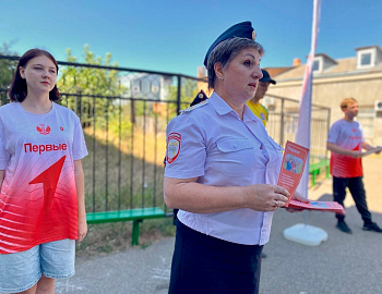 В Ейском районе сотрудники полиции вместе с активистами «Движения Первых» провели спортивную разминку