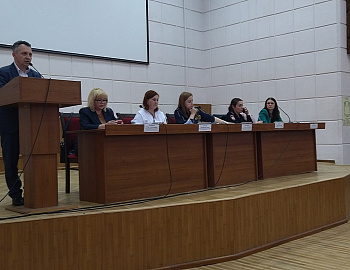 В Западном внутригородском округе города Краснодара проведено расширенное заседание комиссии по делам несовершеннолетних и защите их прав
