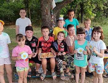 В Калининском районе дети, состоящие на различных видах учета, приняли участие в мероприятиях, посвященных Дню Семьи, Любви и Верности