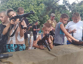 В Тбилисском районе прошла выставка военно-патриотического клуба «Авангард»