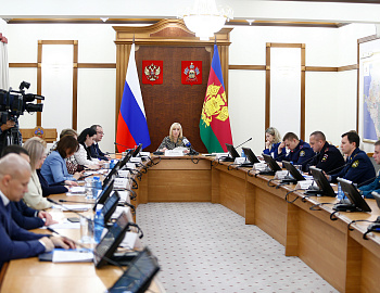 8 декабря 2023 г. состоялось итоговое заседание краевой комиссии по делам несовершеннолетних и защите их прав