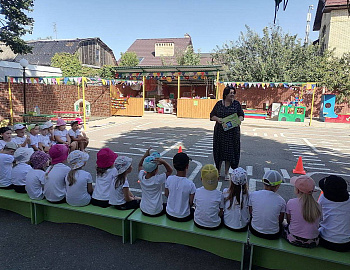 Для анапских дошкольников проведено занятие «Эстафета огнеборцы»