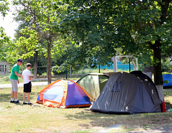В Ленинградском районе начал свою работу палаточный лагерь