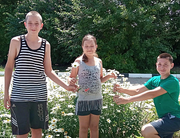 В Калининском районе дети, состоящие на различных видах учета, приняли участие в мероприятиях, посвященных Дню Семьи, Любви и Верности