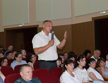 В Гулькевичском районе прошло расширенное заседание муниципальной комиссии по делам несовершеннолетних