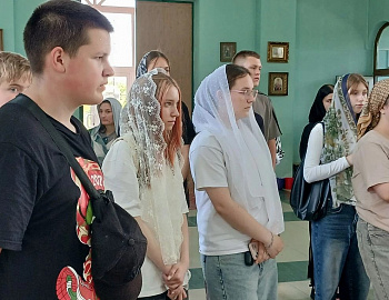 Молодежь Гулькевичского района посетила Свято-Троицкий храм
